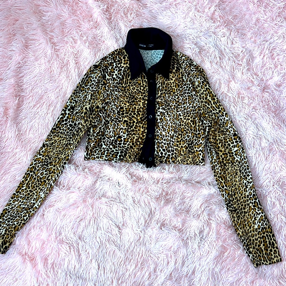 Cheetah crop button down